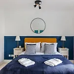 House With Private Parking Close To Borough Market & Tower Bridge!