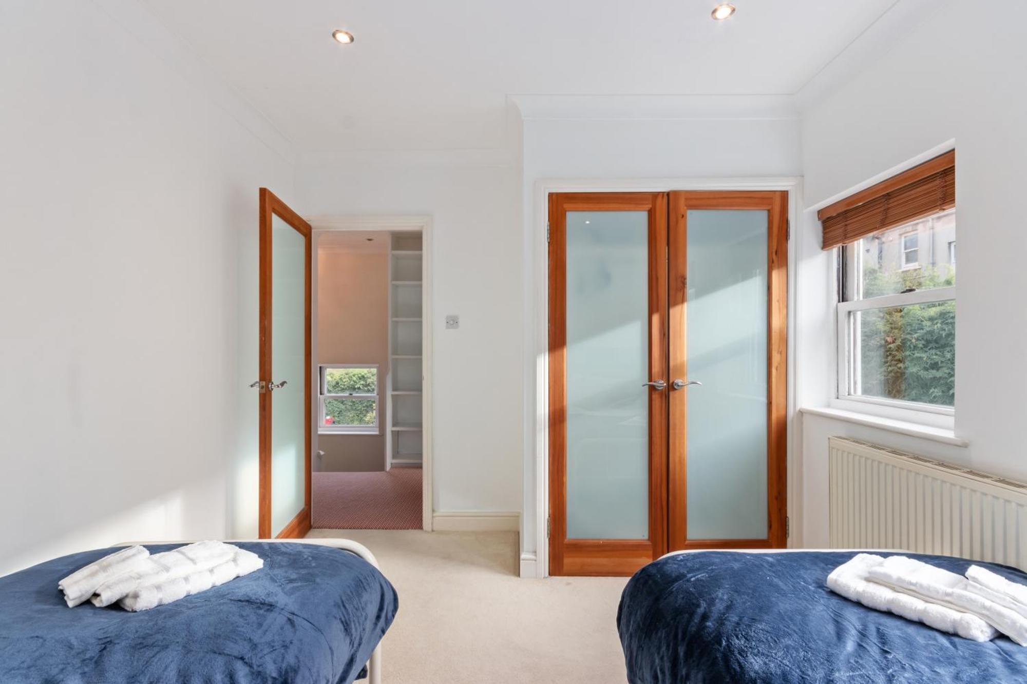House With Private Parking Close To Borough Market & Tower Bridge! Londra