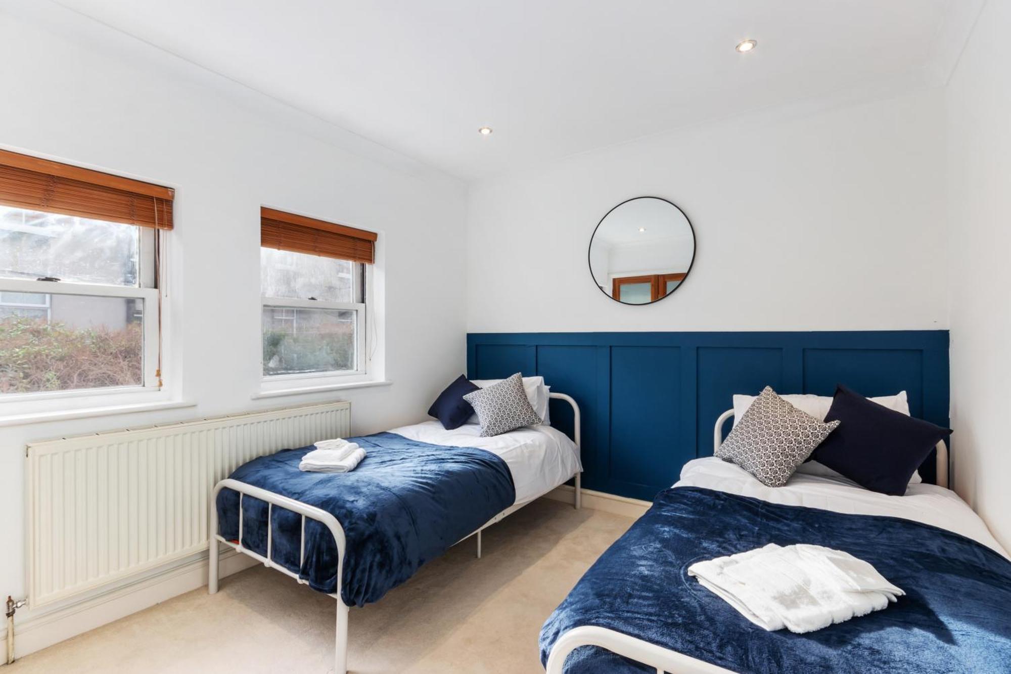 House With Private Parking Close To Borough Market & Tower Bridge! * Londra