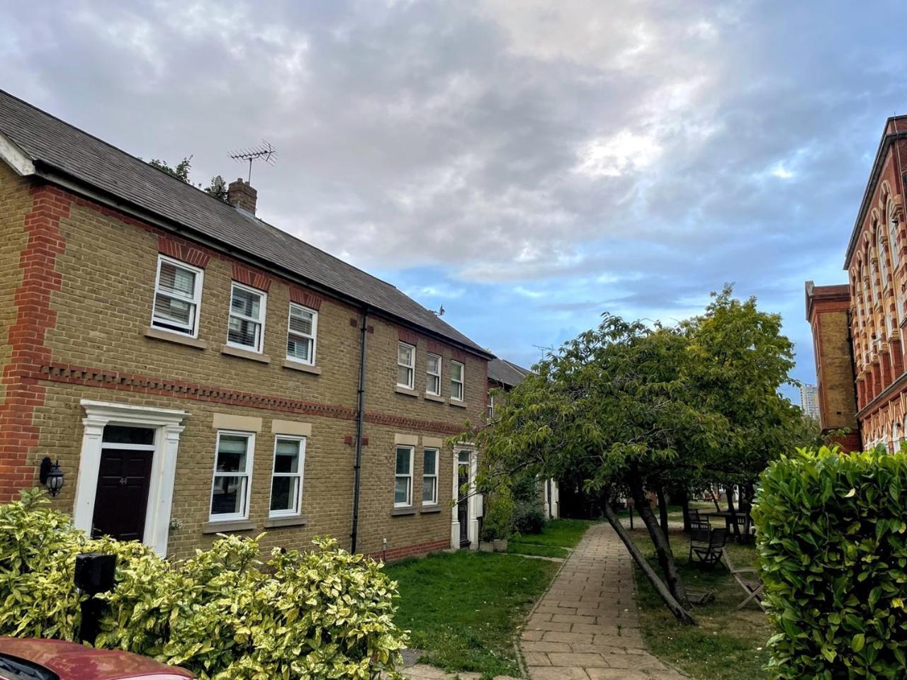 House With Private Parking Close To Borough Market & Tower Bridge! Appartamento *